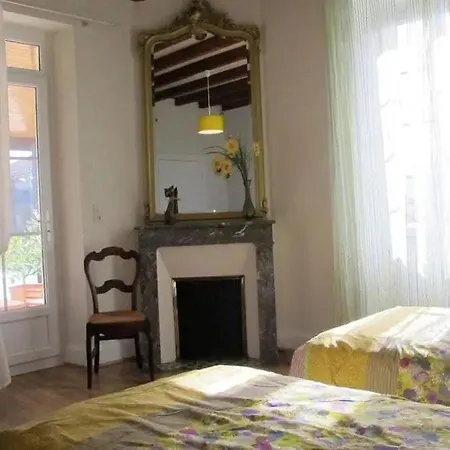 Grande Maison En Pierre Avec Piscine A *